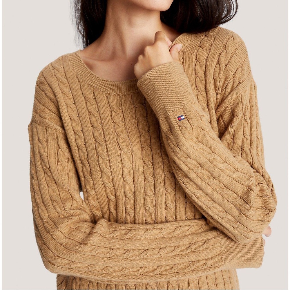 NWT Tommy Hilfiger Relaxed Fit Cable Knit Top